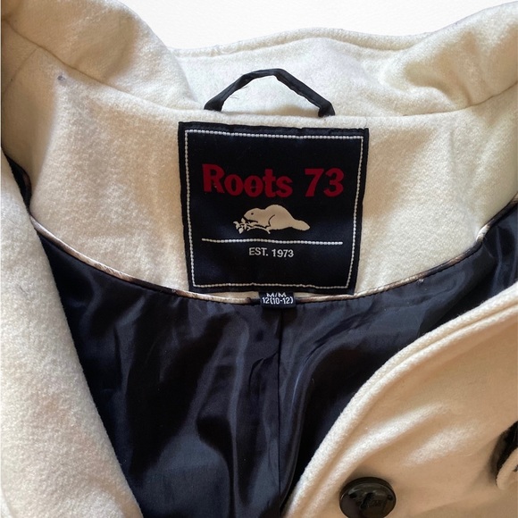 ROOTS WINTER COAT. - Picture 2 of 4